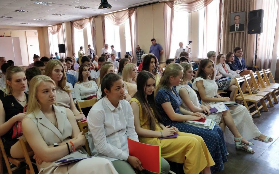 Вручение аттестатов выпускникам 9 параллели